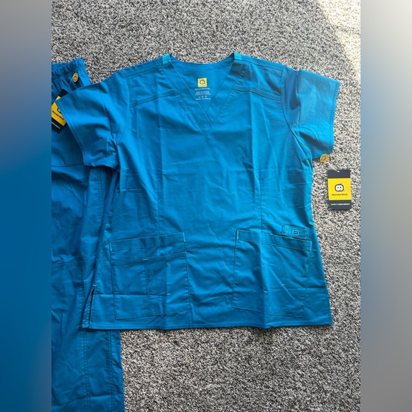 Wonderwink. Women’s scrub set. Various sizes - Picture 9 of 9